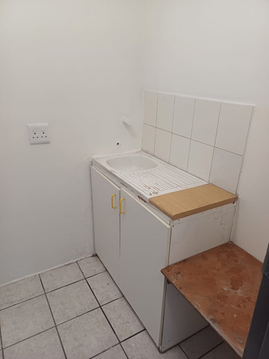To Let Commercial Property for Rent in Okavango Park Western Cape